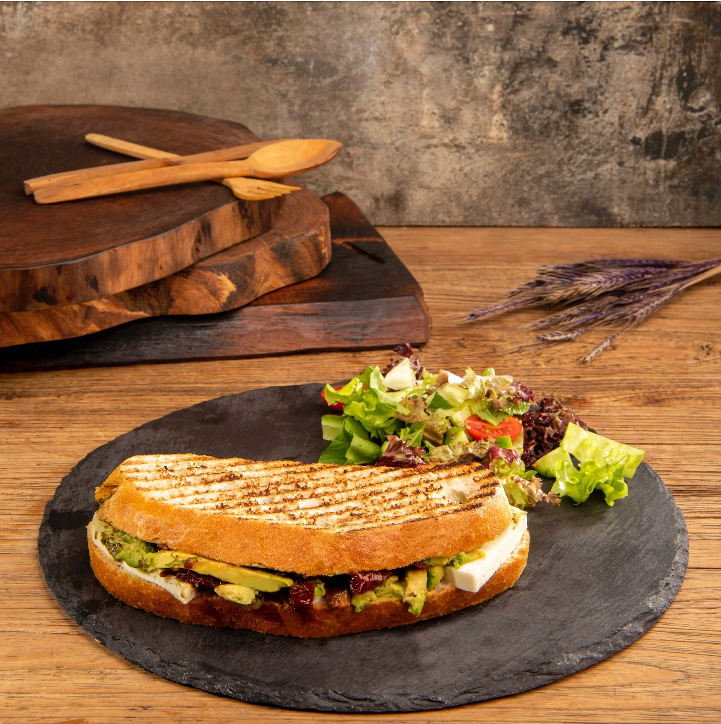 Avokadolu Tost